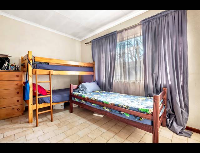 2 BEDROOM TOWNHOUSE FOR SALE IN WINDSOR EAST